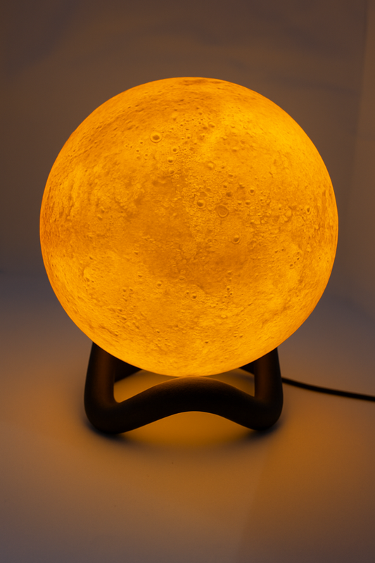 Mars Figürü Gece Lambası – RGB & Sarı Işık Seçenekli – Dekoratif Masa Lambası